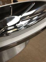 Круглый люк с пятью точками зажима